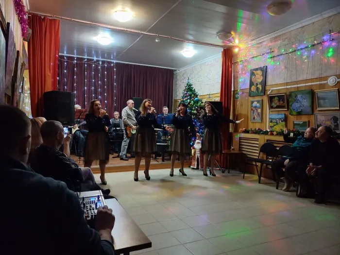 photo_5370919430889606029_y